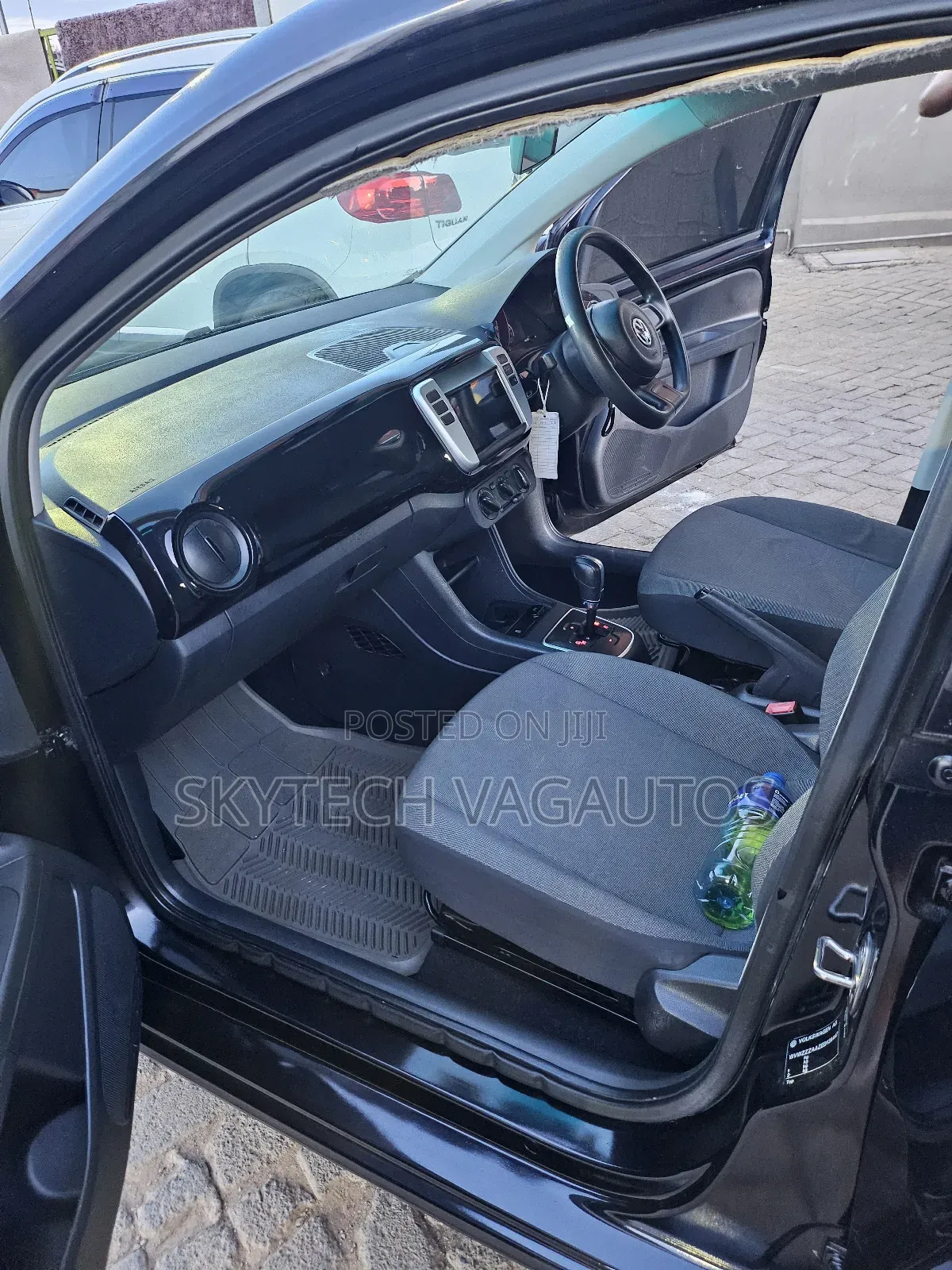 Volkswagen Up 2016 Black