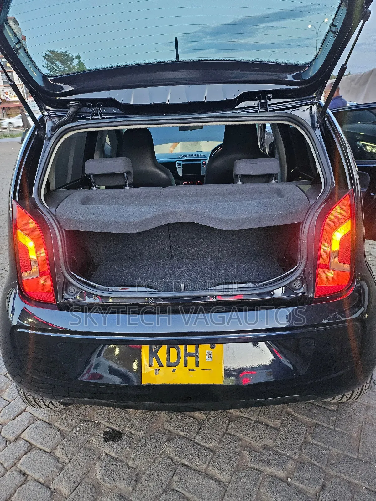 Volkswagen Up 2016 Black