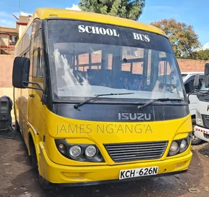 Isuzu NQR 2016 Yellow