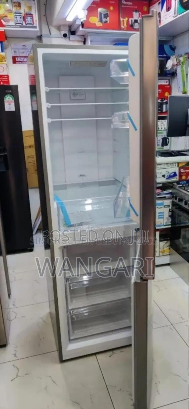Defrosts. New Commercial Roch 330l Fridge