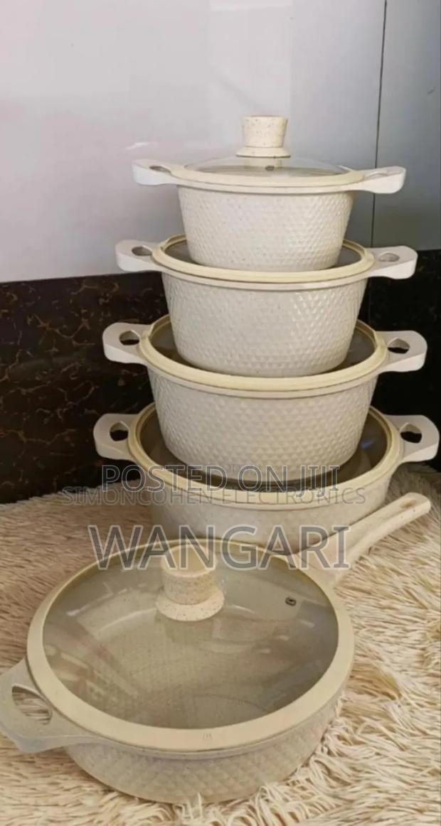 Colour White. Granted Bosch 10pcs Cookwares