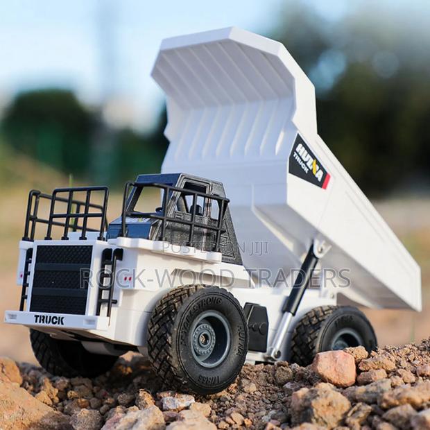 Dumping Truck With Lights and Sounds