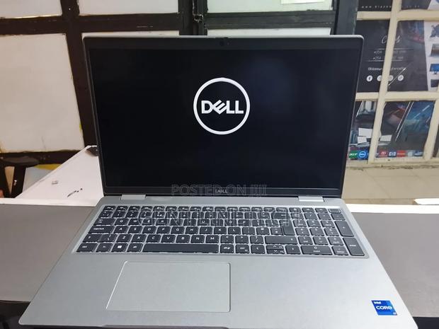 Laptop Dell Latitude 5520 8GB Intel Core i7 SSD 256GB - thumbnail 2