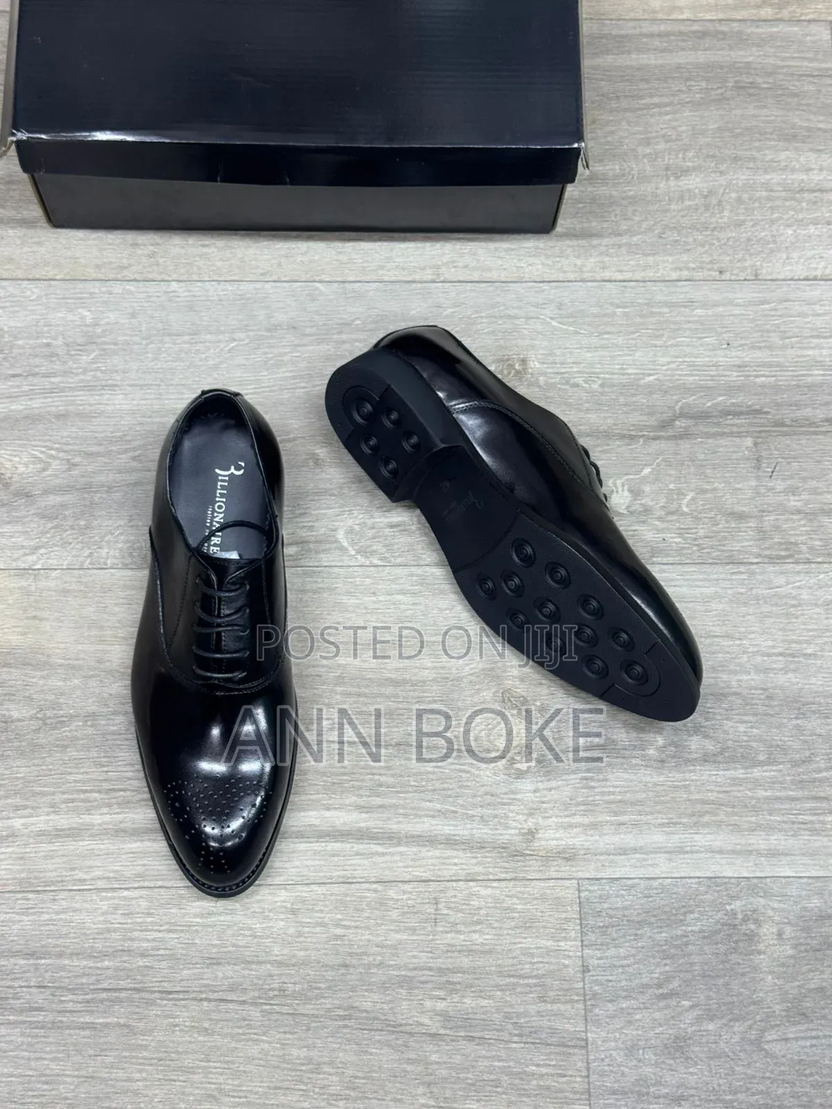 Official Shoes 
Size 39-45