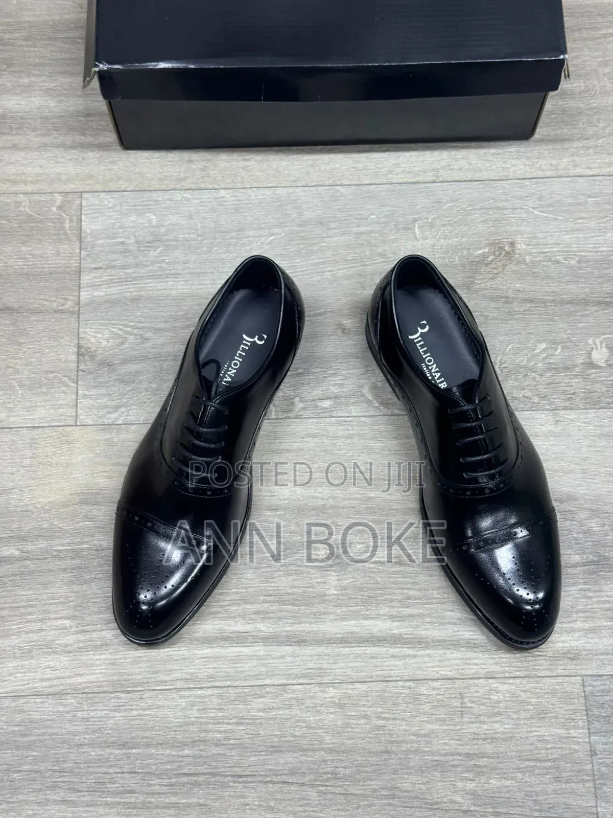 Official Shoes 
Size 39-45
