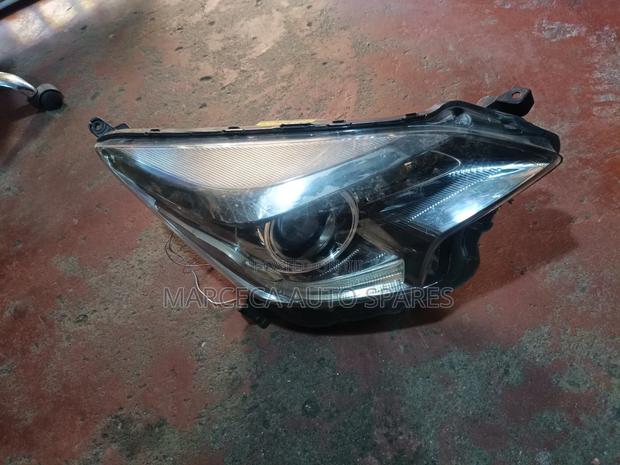 Headlight Toyota Ractis 2015 Xenon