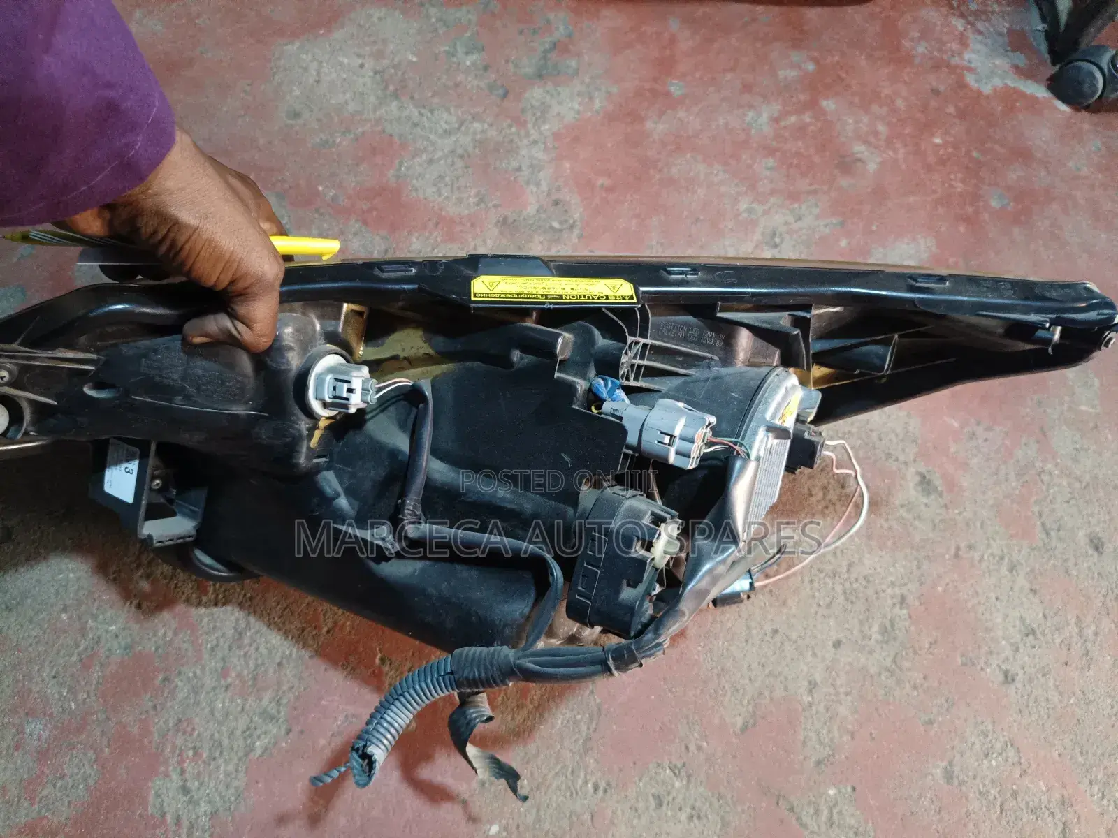 Headlight Toyota Ractis 2015 Xenon