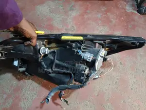 Headlight Toyota Ractis 2015 Xenon