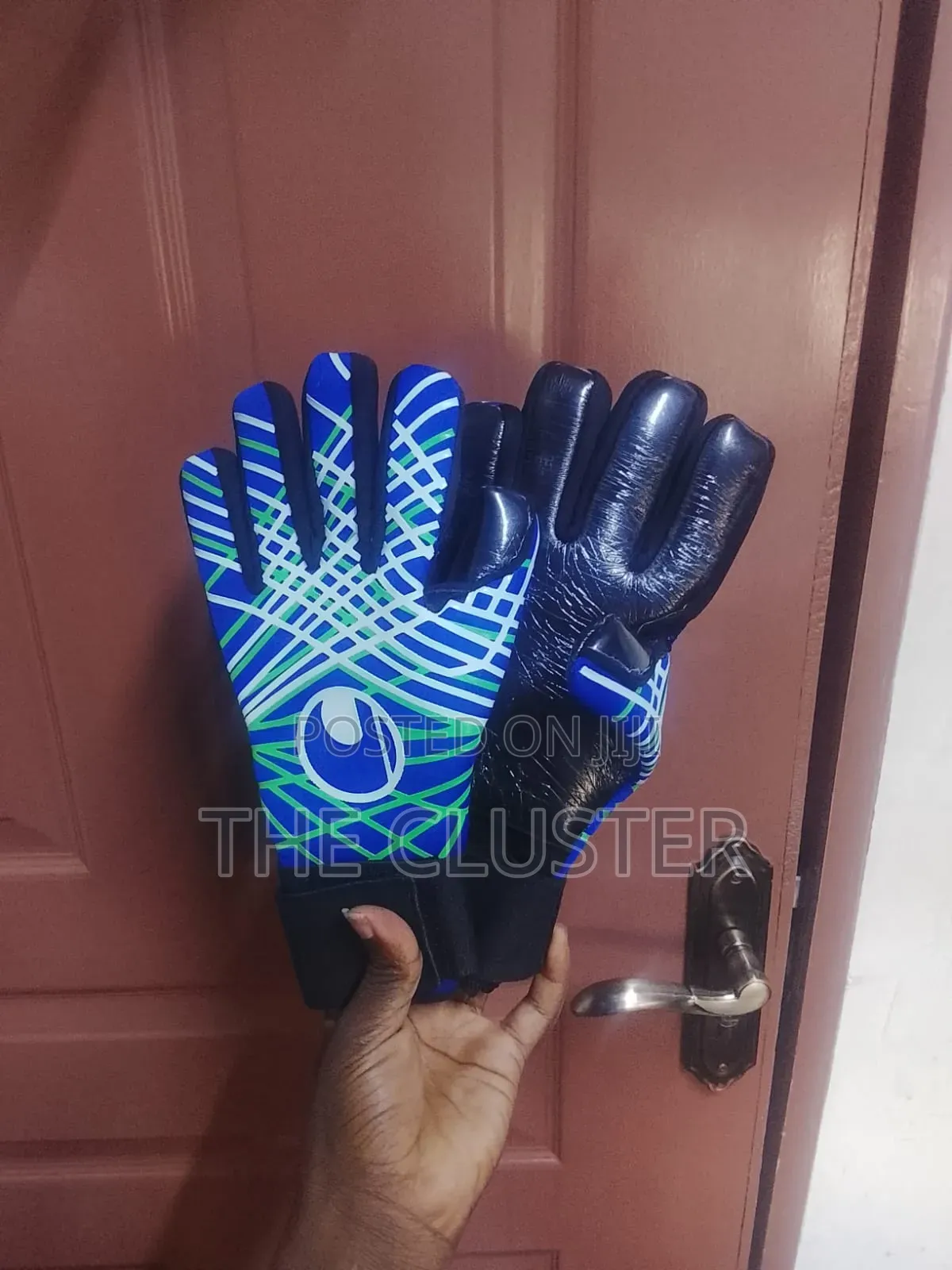 Uhlsport Gk Gloves – Strong Grip, Flexible Fit Finger Protection