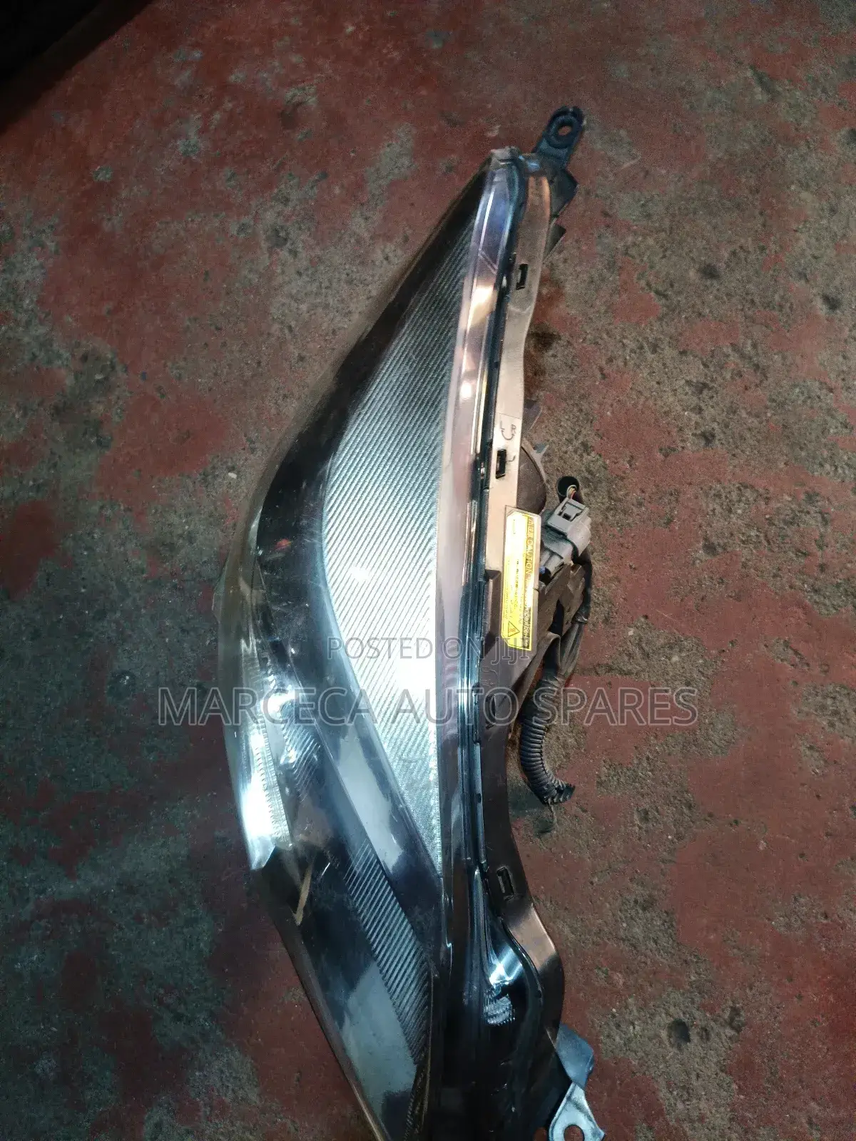 Headlight Toyota Ractis 2015 Xenon
