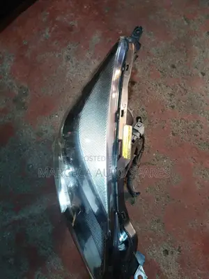 Headlight Toyota Ractis 2015 Xenon