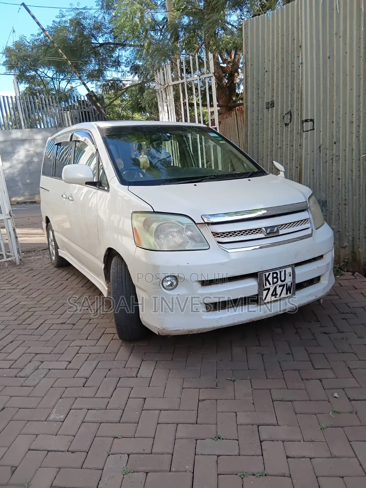 Toyota Noah 2.0 FWD (8 Seater) 2005 White