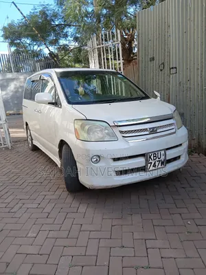 Toyota Noah 2.0 FWD (8 Seater) 2005 White
