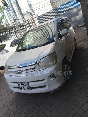 Toyota Noah 2.0 FWD (8 Seater) 2005 White