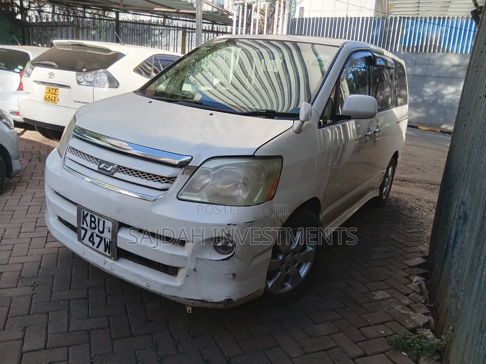 Toyota Noah 2.0 FWD (8 Seater) 2005 White
