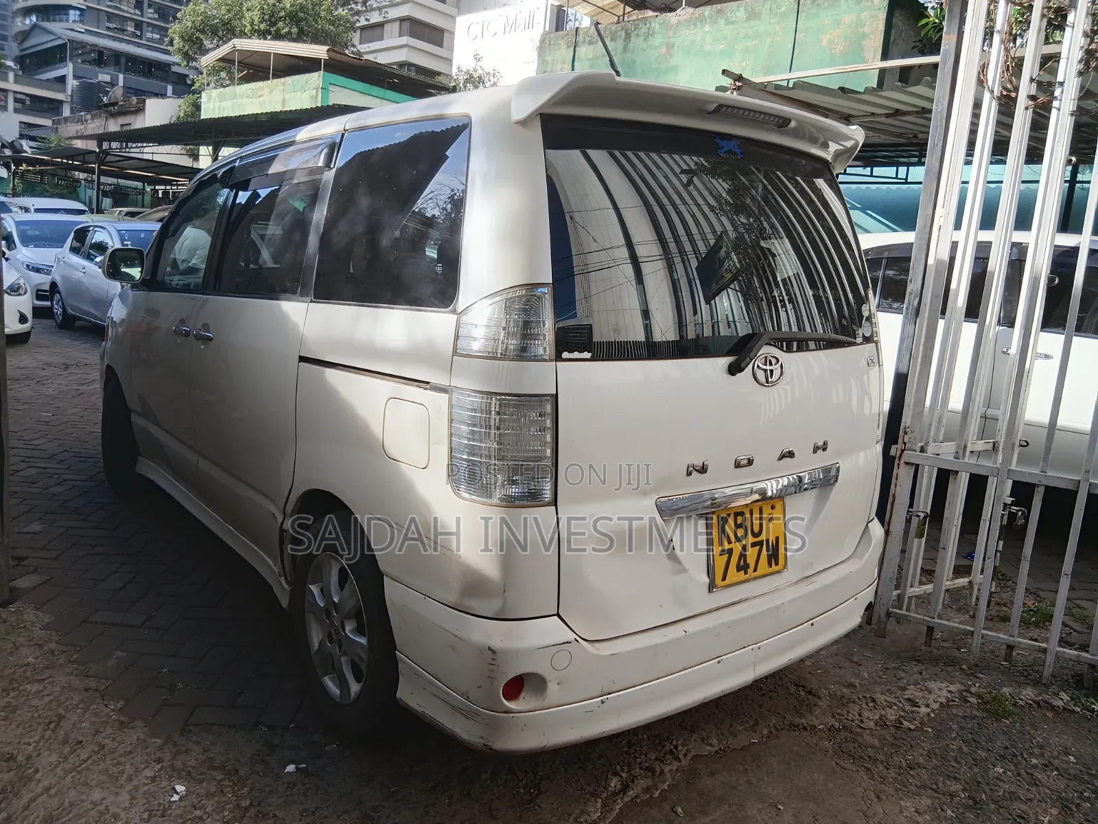 Toyota Noah 2.0 FWD (8 Seater) 2005 White