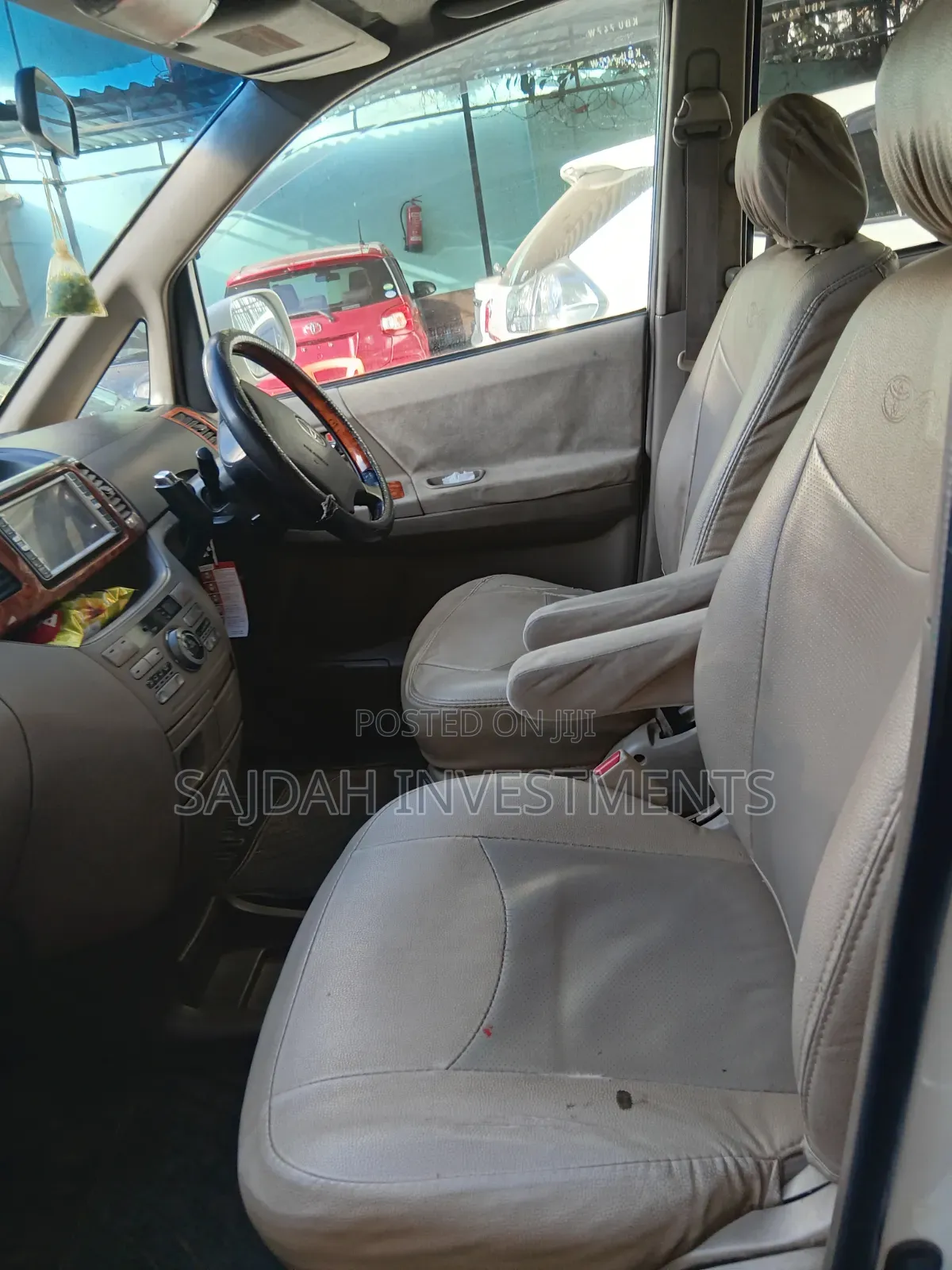 Toyota Noah 2.0 FWD (8 Seater) 2005 White