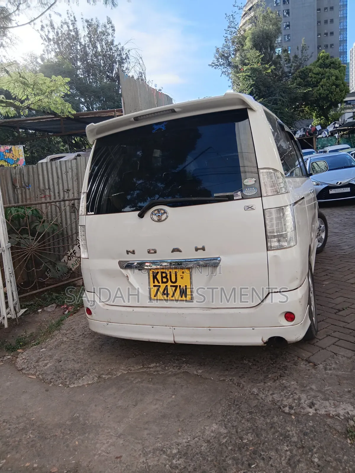 Toyota Noah 2.0 FWD (8 Seater) 2005 White