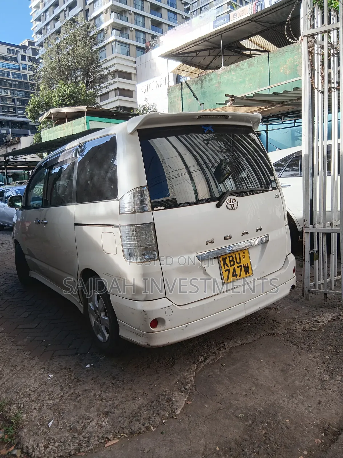 Toyota Noah 2.0 FWD (8 Seater) 2005 White