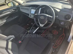 Toyota Corolla Fielder 2017 Silver