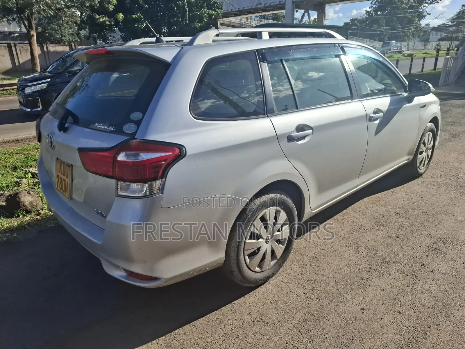 Toyota Corolla Fielder 2017 Silver