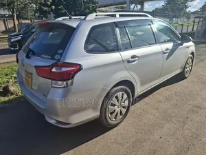 Toyota Corolla Fielder 2017 Silver