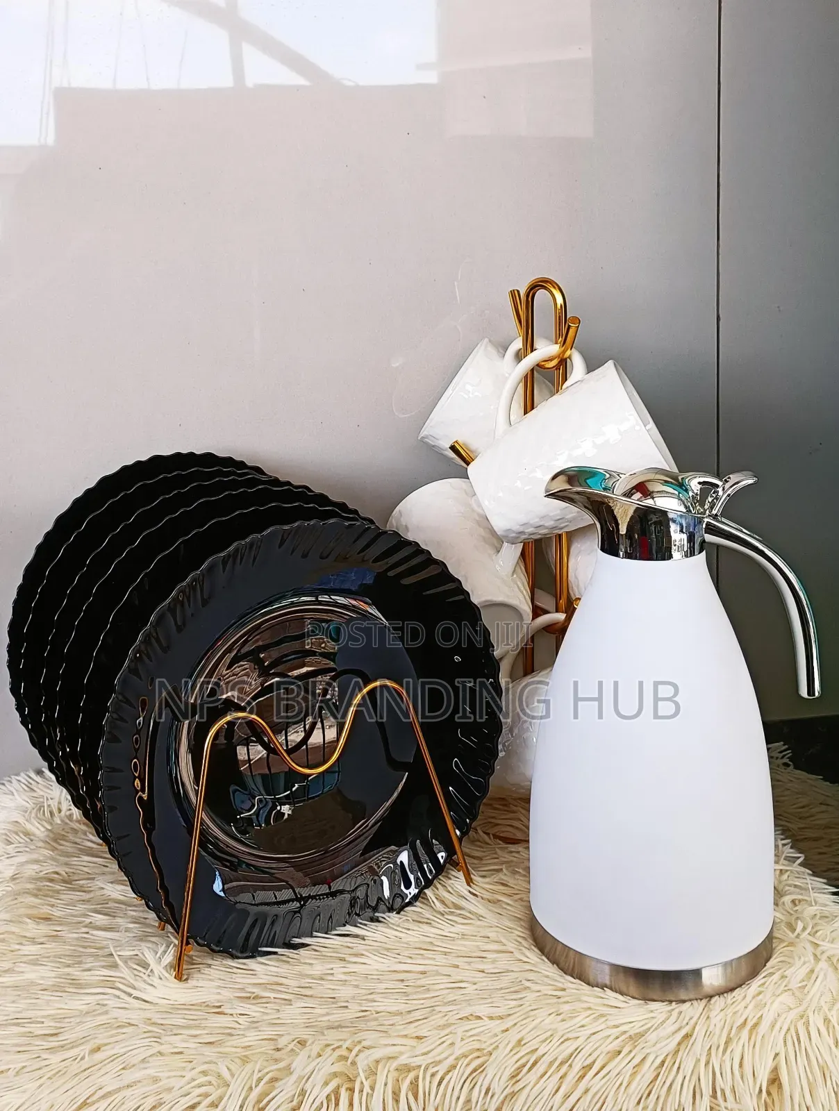 13 PCS Dinner Sets
 1 Flask
6 Plates
6 Cups
PHN
