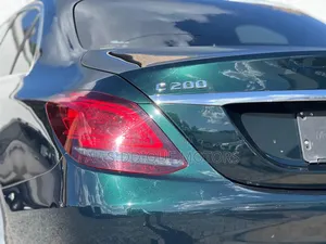 Mercedes-Benz C200 2019 Green