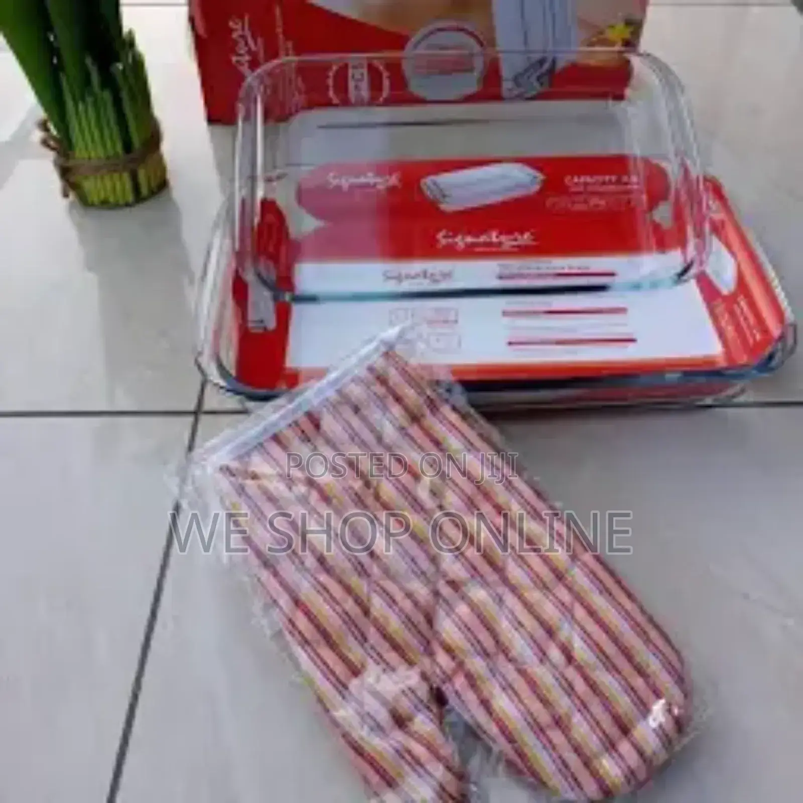 Signature Set of 2 Glass Baking Pans(With 1 Glove)