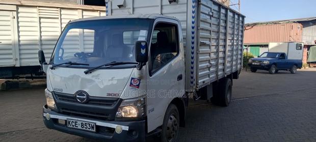 Hino Dutro 300