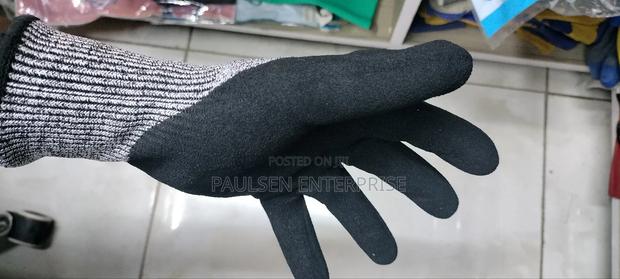 Ultimate Plus Cut Resistant Gloves - thumbnail 2