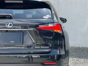 Lexus NX 300h FWD 2017 Black