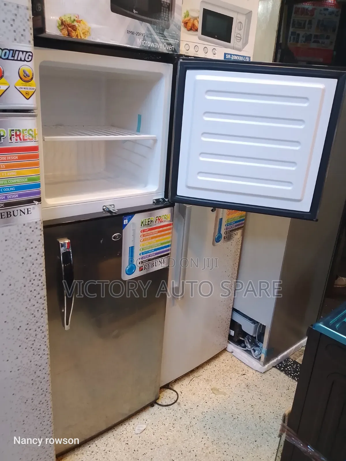 Top Freezer Clean Refrigerator