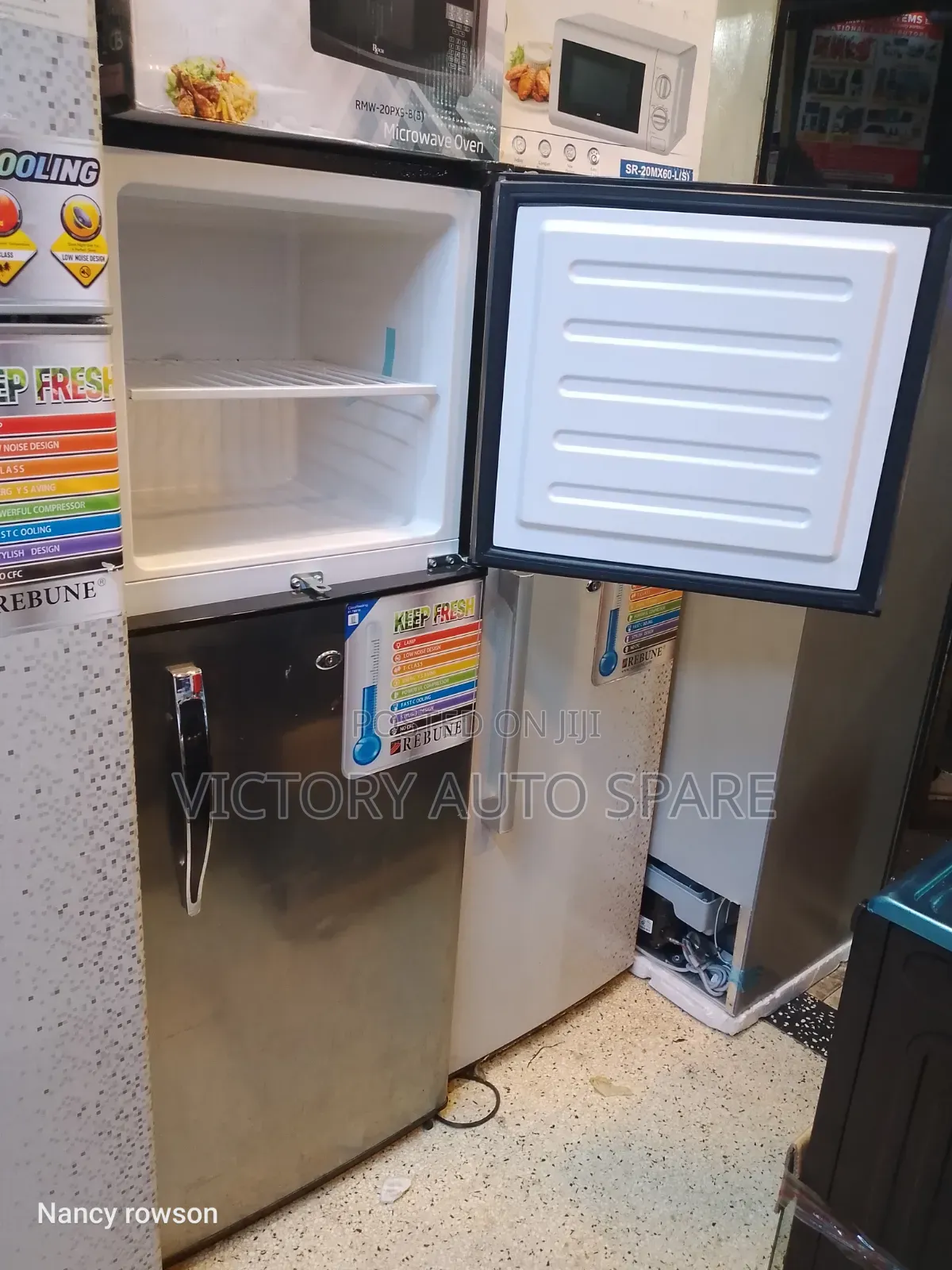 Top Freezer Clean Refrigerator