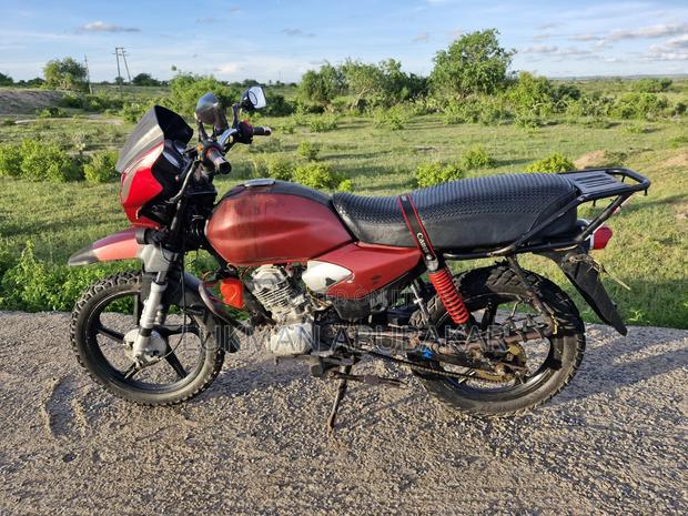 TVS HLX Plus ES 2022 Red