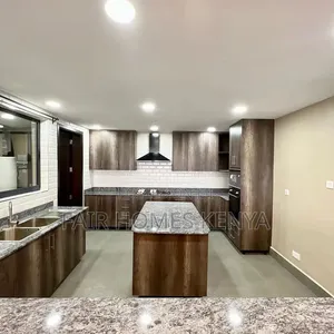 4bdrm Duplex in Valley Arcade for rent