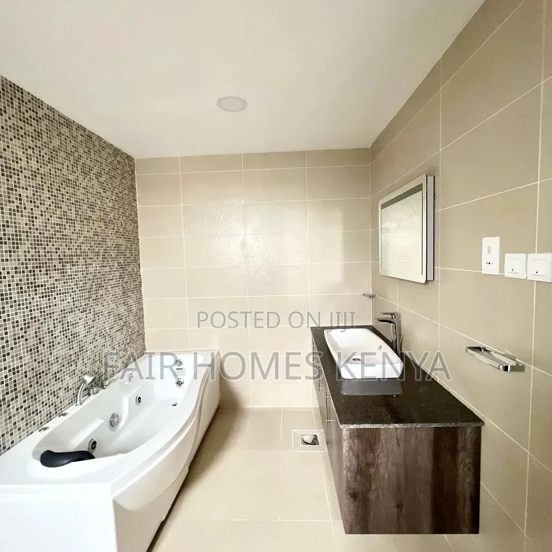 4bdrm Duplex in Valley Arcade for rent