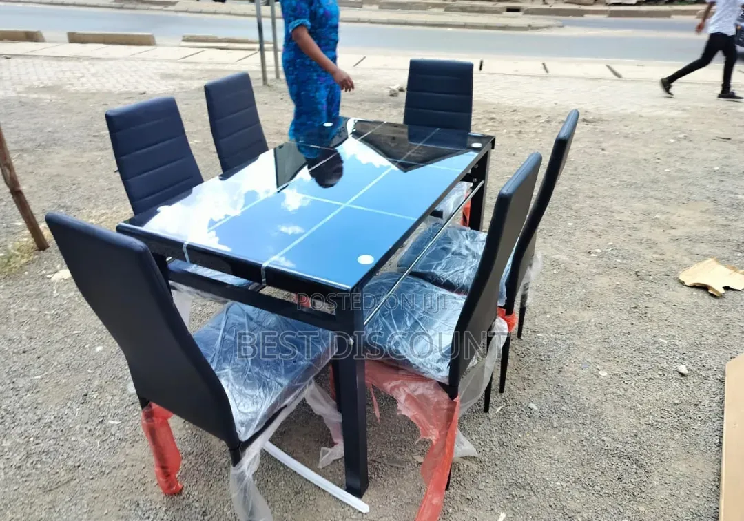 Glass Dining Table (Gathering Se-Up)