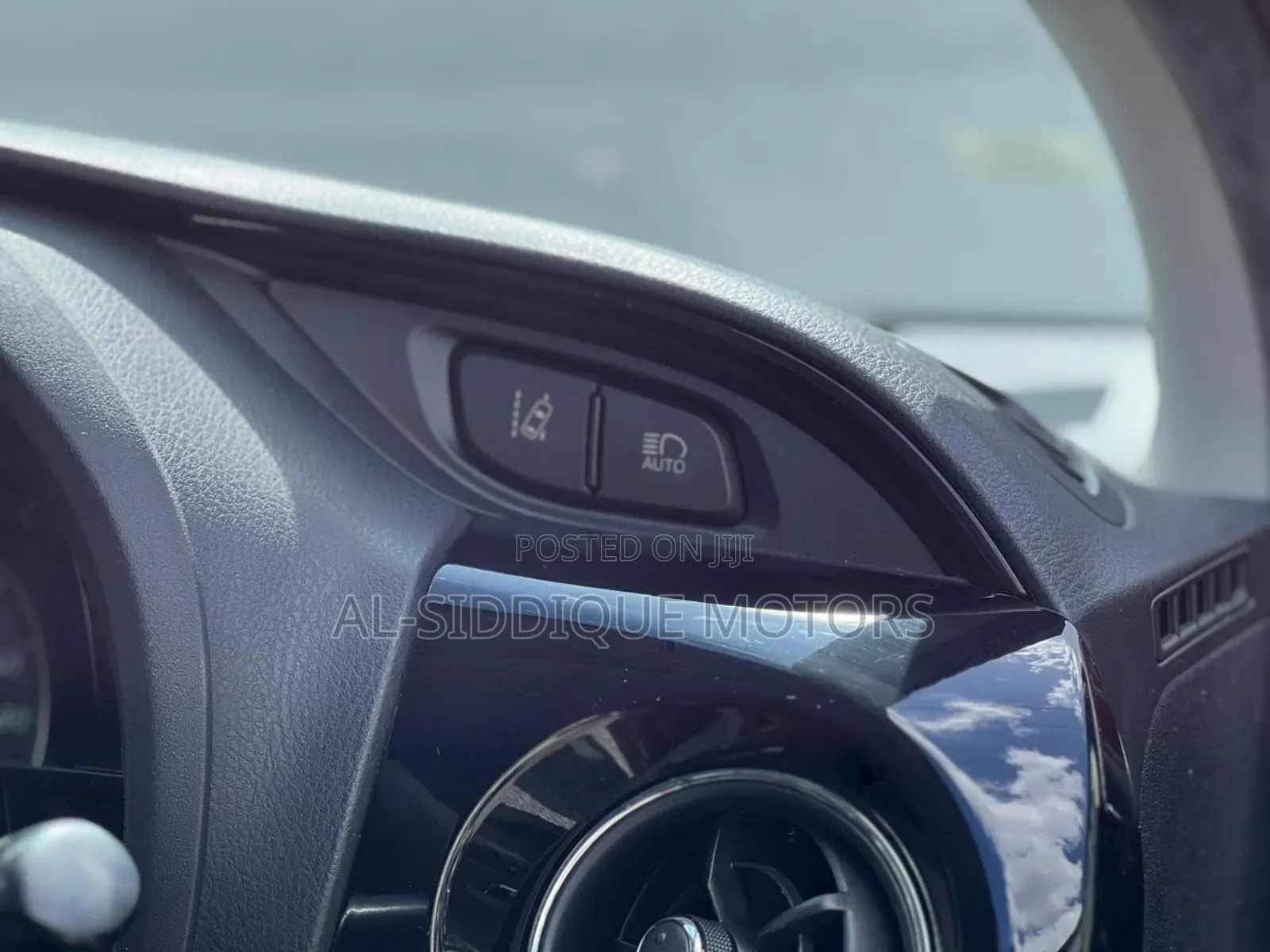 Toyota Vitz 1.5 FWD 5dr 2019 Red