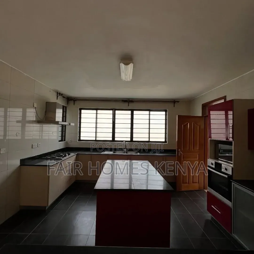 5bdrm Townhouse / Terrace in Convent Drive, Muthangari for rent