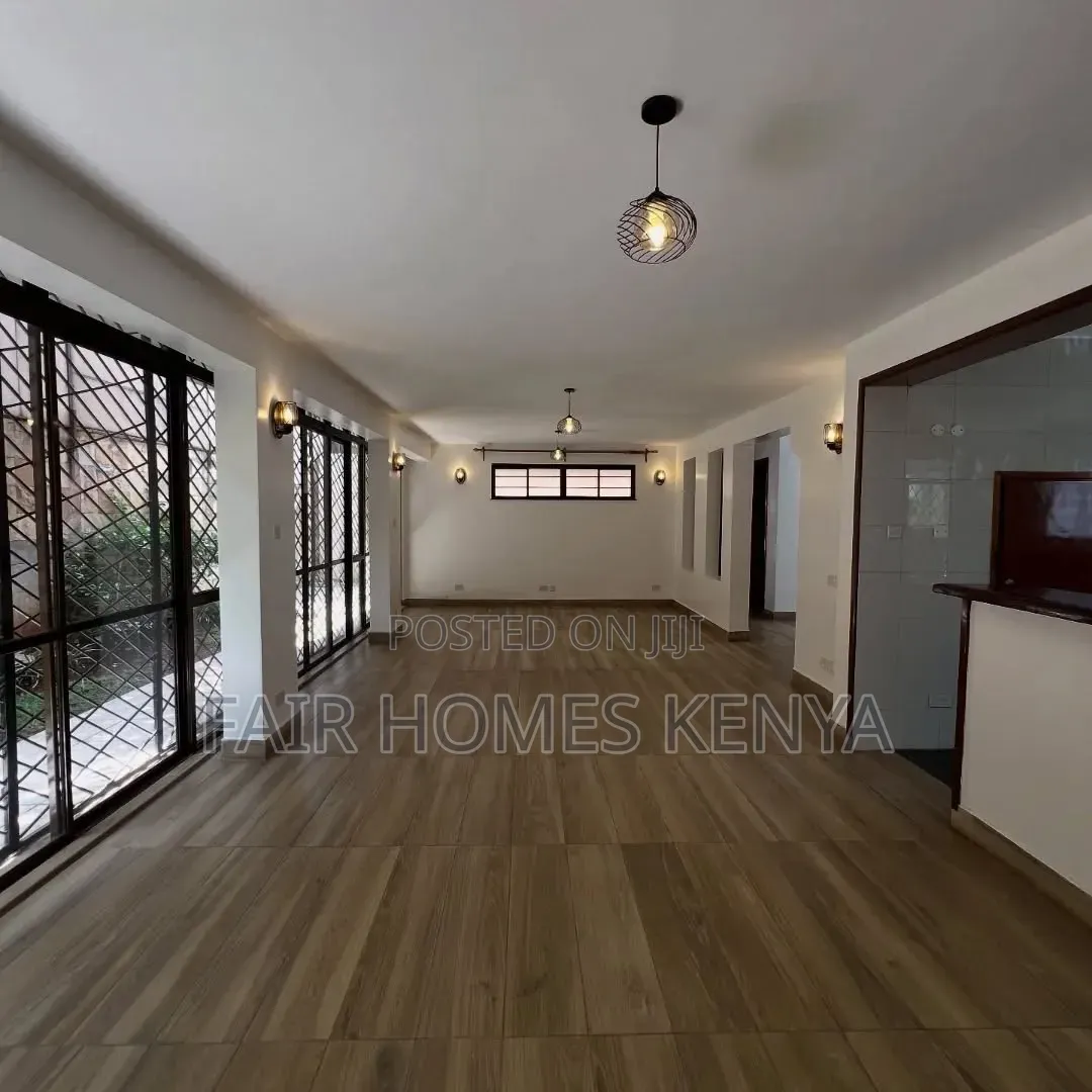5bdrm Townhouse / Terrace in Convent Drive, Muthangari for rent