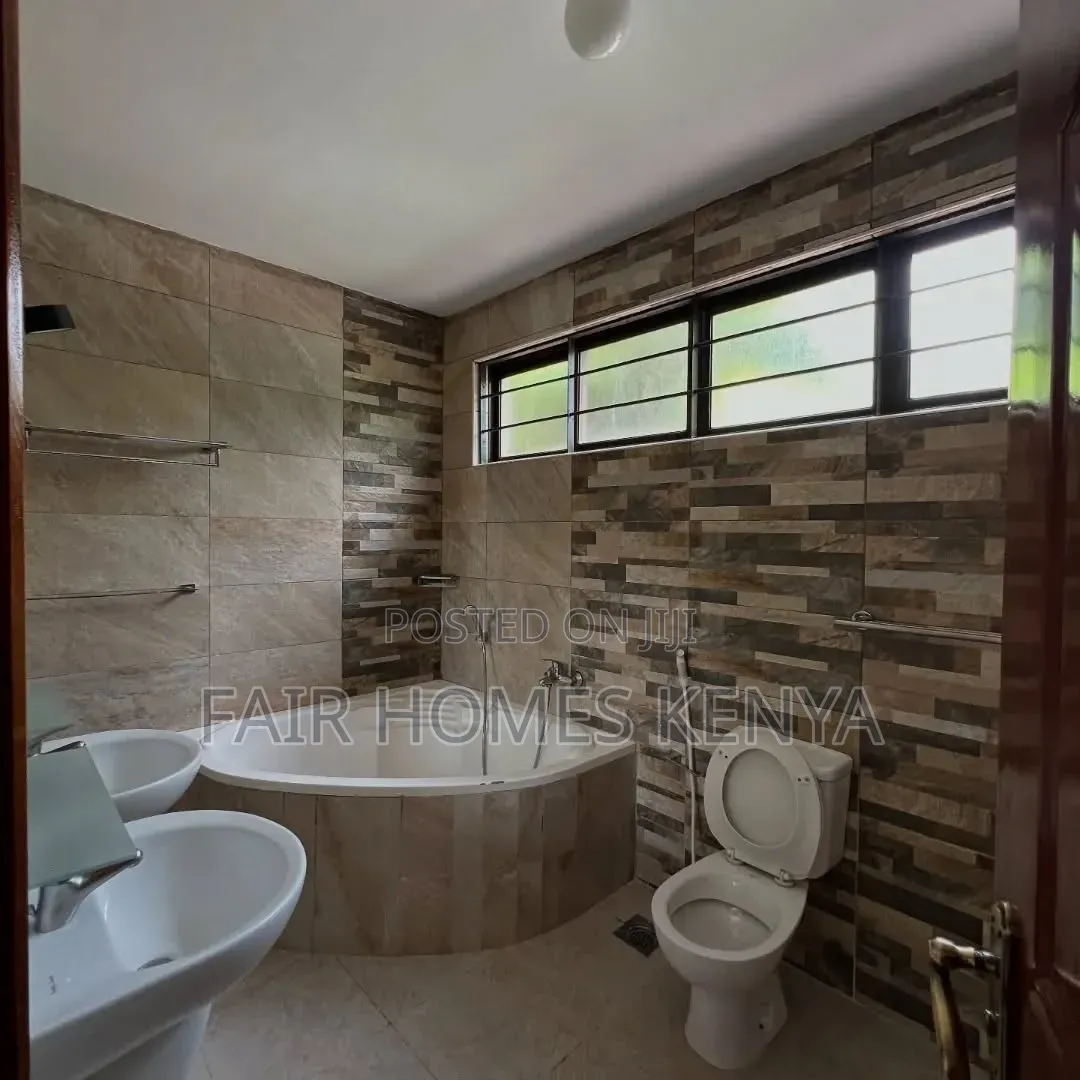 5bdrm Townhouse / Terrace in Convent Drive, Muthangari for rent