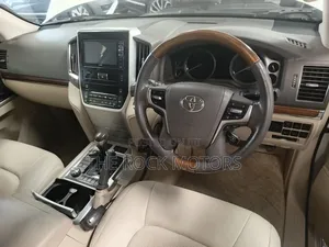 Toyota Land Cruiser 2018 White