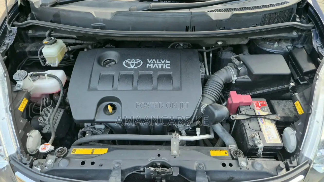 Toyota ISIS 2018 Blue