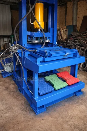 Hydraulic Brick Press Machine (Plastic and Cement)