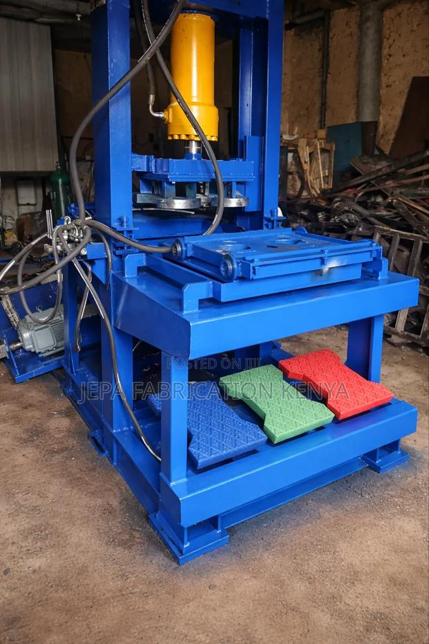 Hydraulic Brick Press Machine (Plastic and Cement)