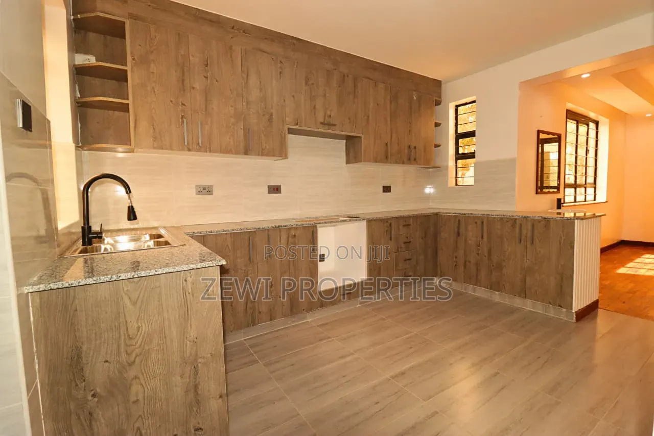 4bdrm Maisonette in Kibiku for sale