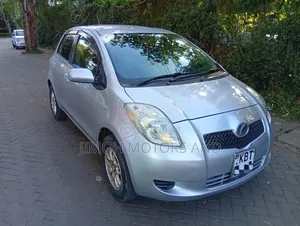 Toyota Vitz 2006 Silver