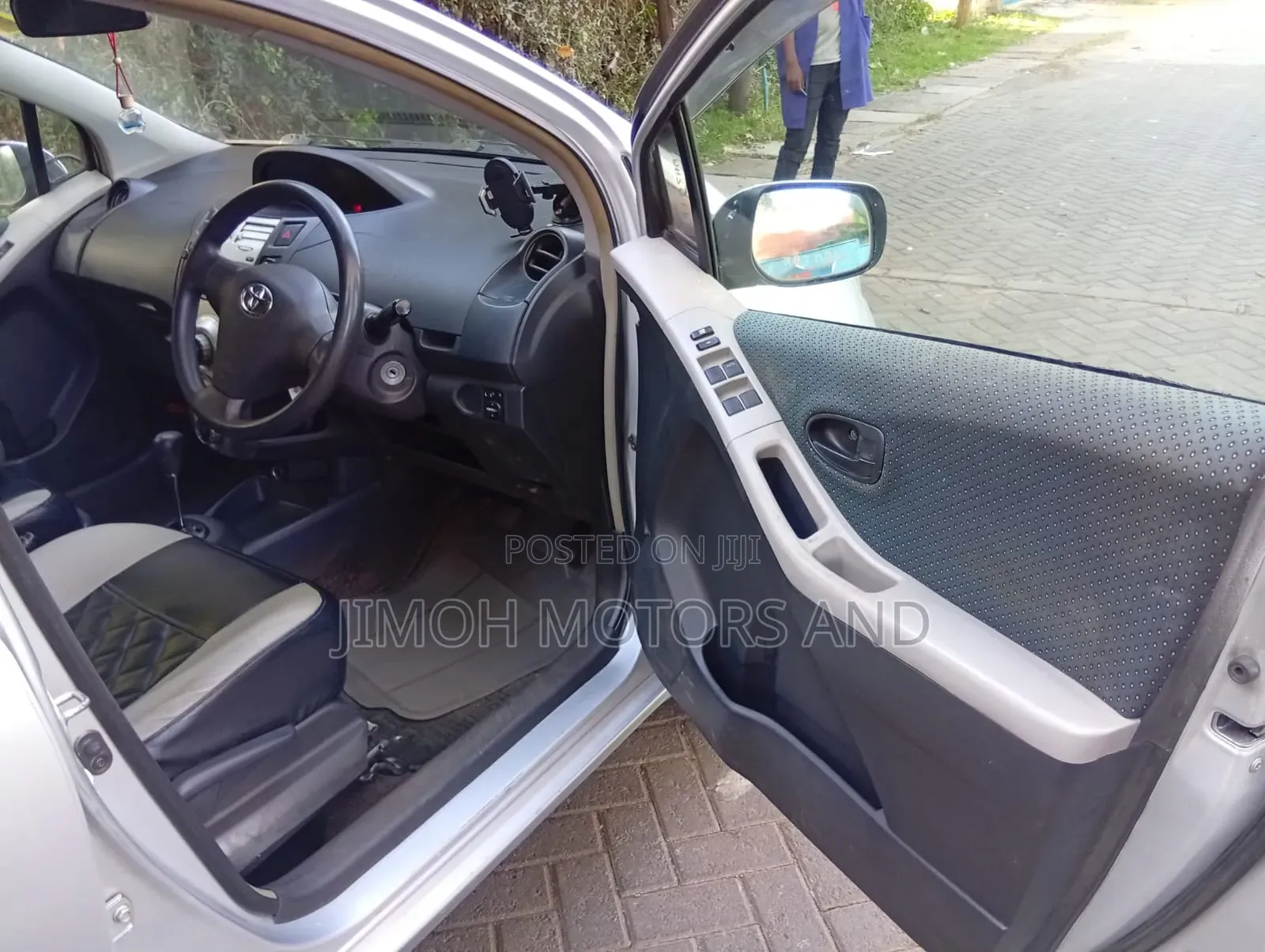 Toyota Vitz 2006 Silver