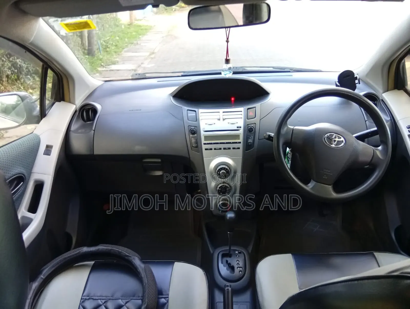 Toyota Vitz 2006 Silver